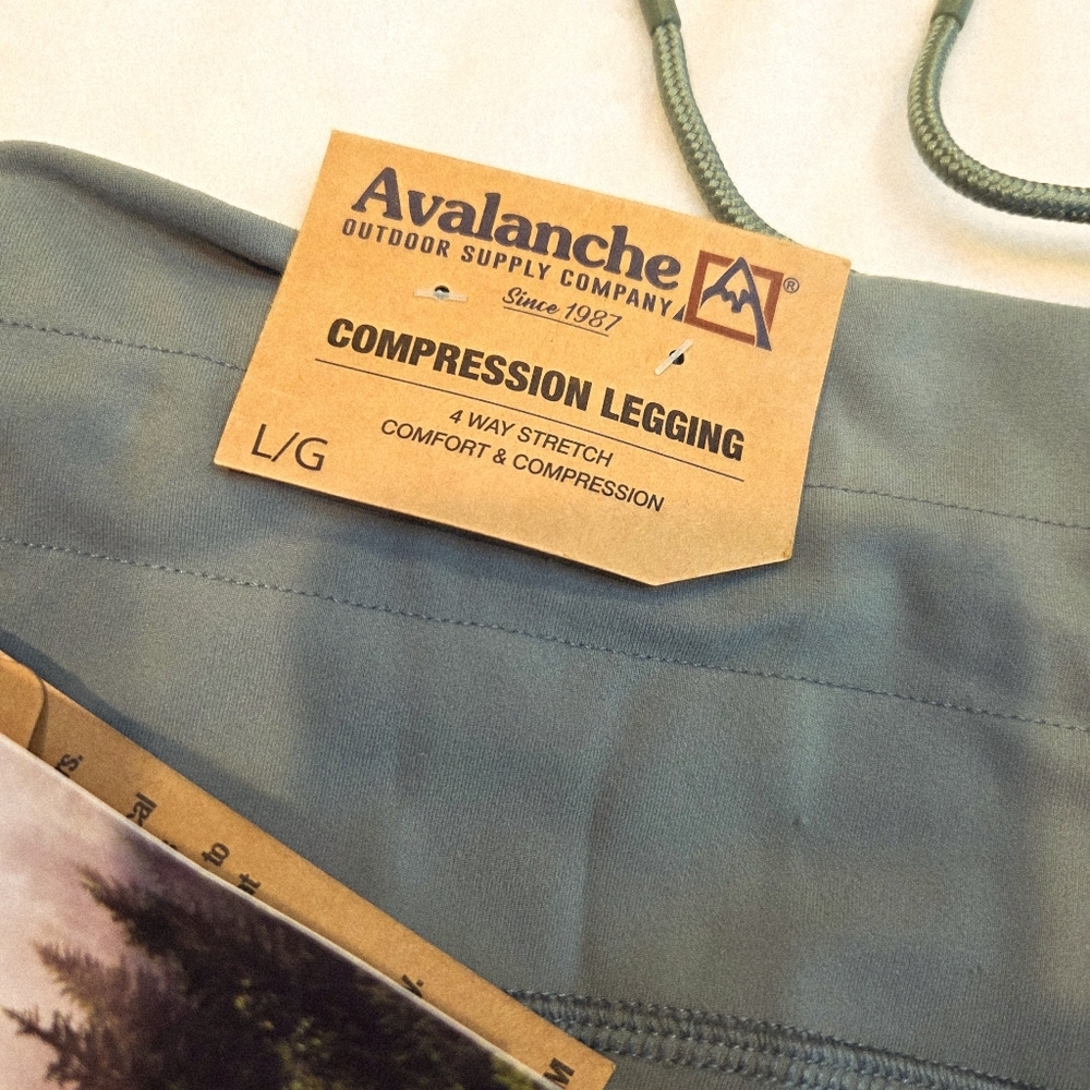 Avalanche Outdoor Supply Co. High Waisted Compression Leggings Size Large New - Picture 13 of 14